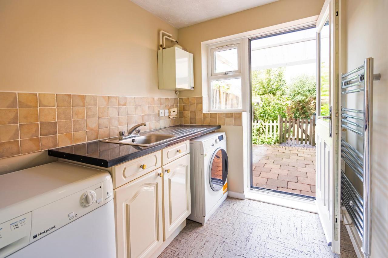 Bright & Modern 4 Bedroom Townhouse Stafford Exteriör bild