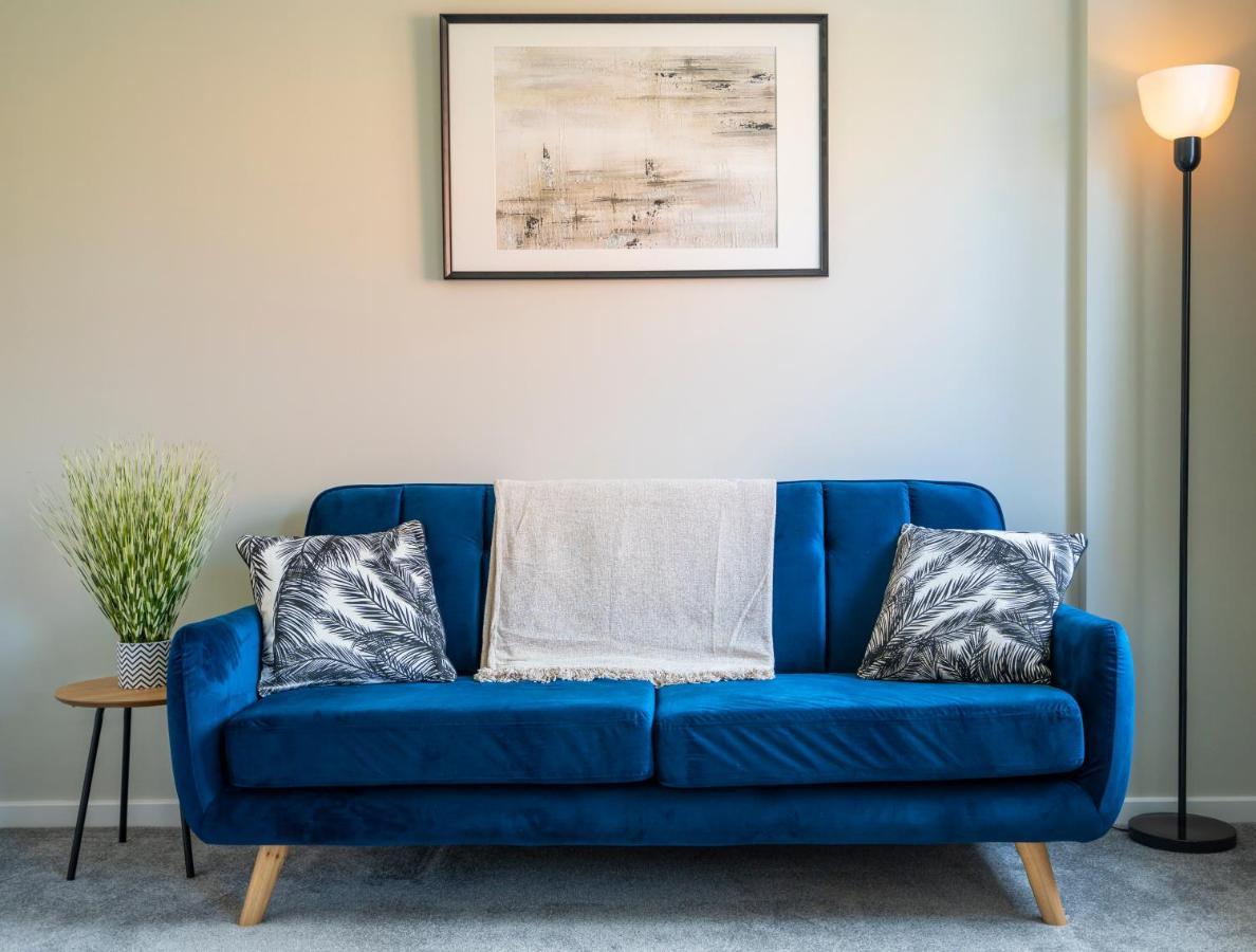 Bright & Modern 4 Bedroom Townhouse Stafford Exteriör bild