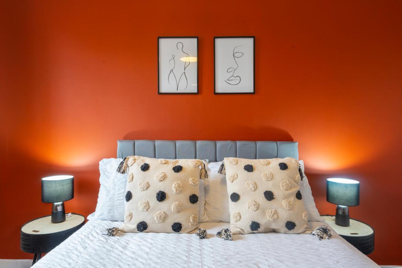 Bright & Modern 4 Bedroom Townhouse Stafford Exteriör bild