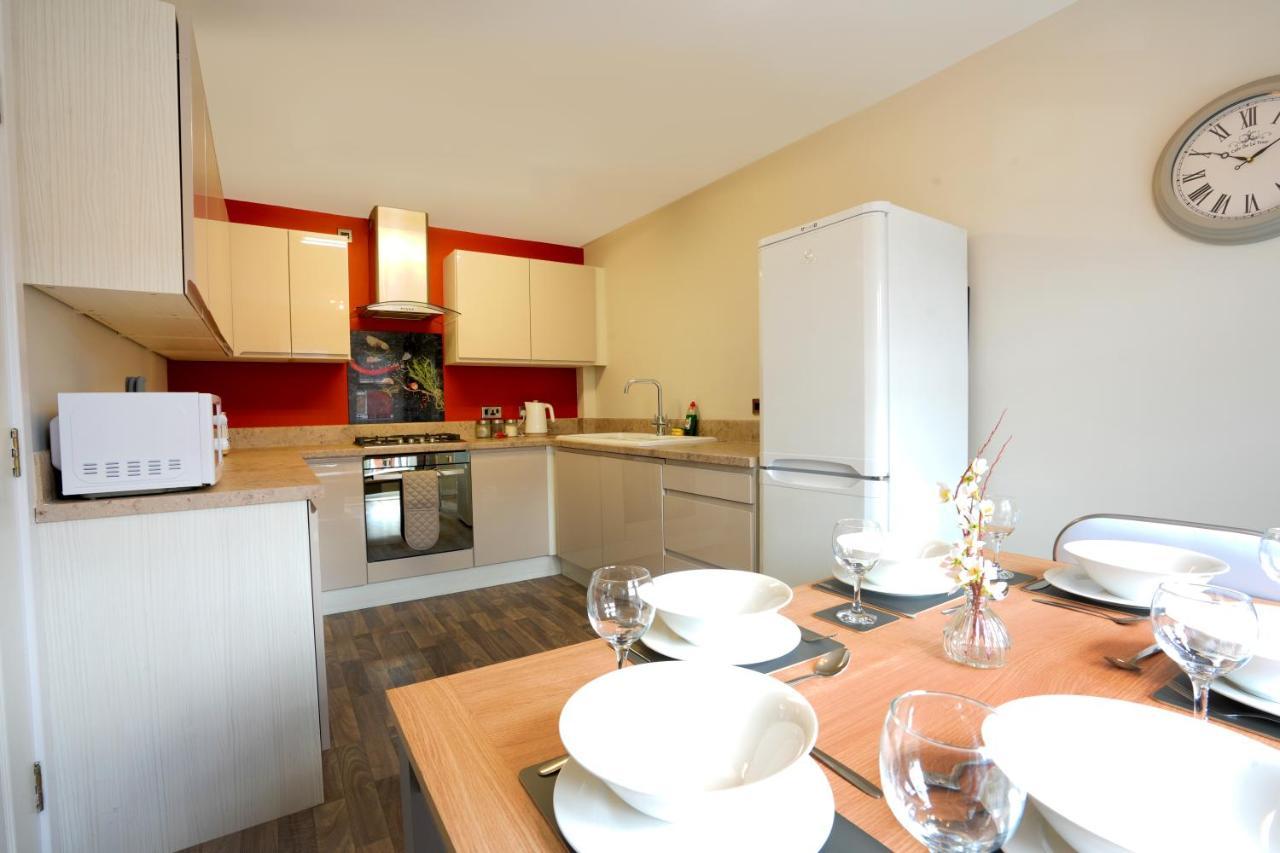 Bright & Modern 4 Bedroom Townhouse Stafford Exteriör bild