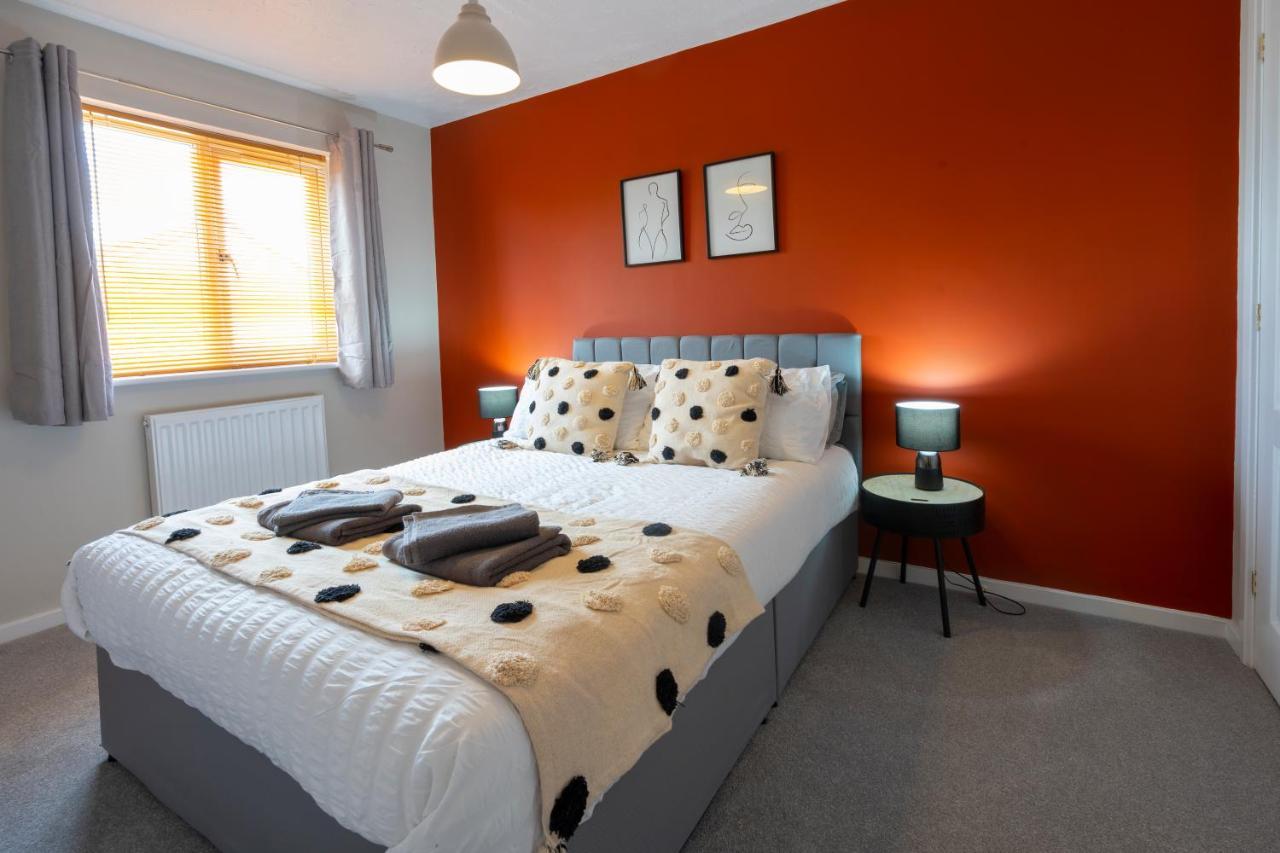 Bright & Modern 4 Bedroom Townhouse Stafford Exteriör bild