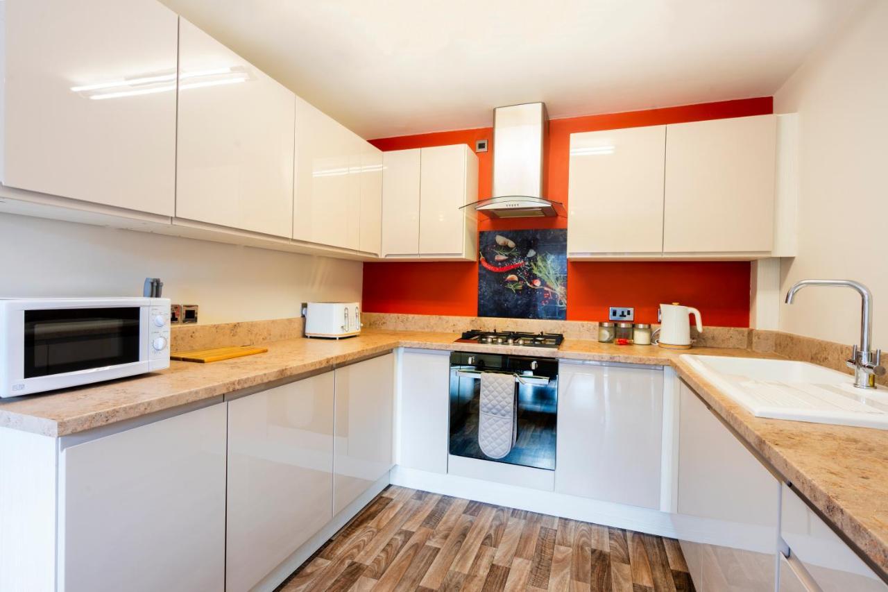 Bright & Modern 4 Bedroom Townhouse Stafford Exteriör bild