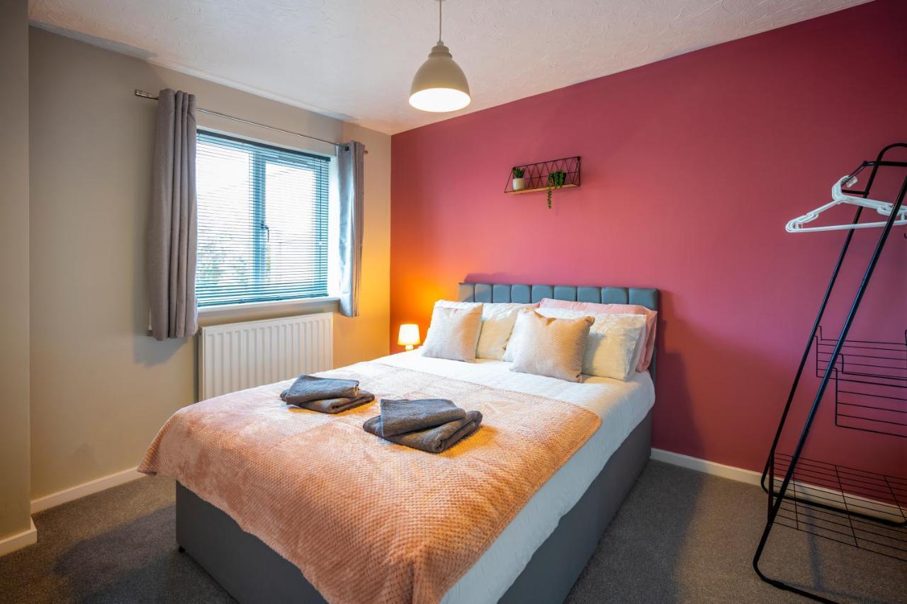 Bright & Modern 4 Bedroom Townhouse Stafford Exteriör bild